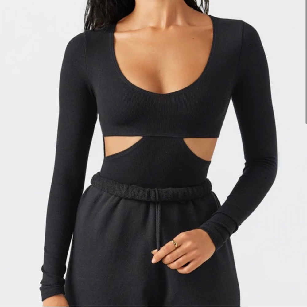 Fitted Cutout Long Sleeve
